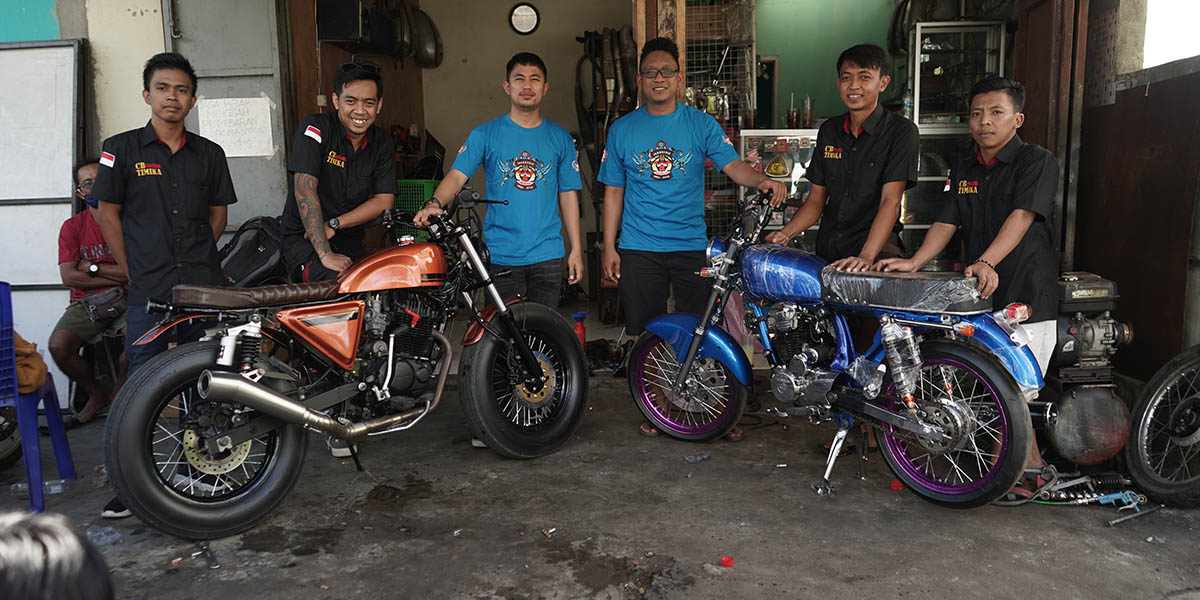 Komunitas CB Custom Timika di salah satu tempat mereka biasa ngumpul, Bengkel Khoiri di Nawaripi Timika.